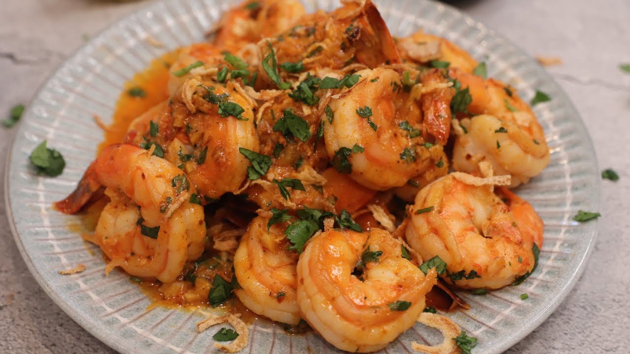 Creamy garlic shrimps, creamy shrimp recipe, keto friendly meal.