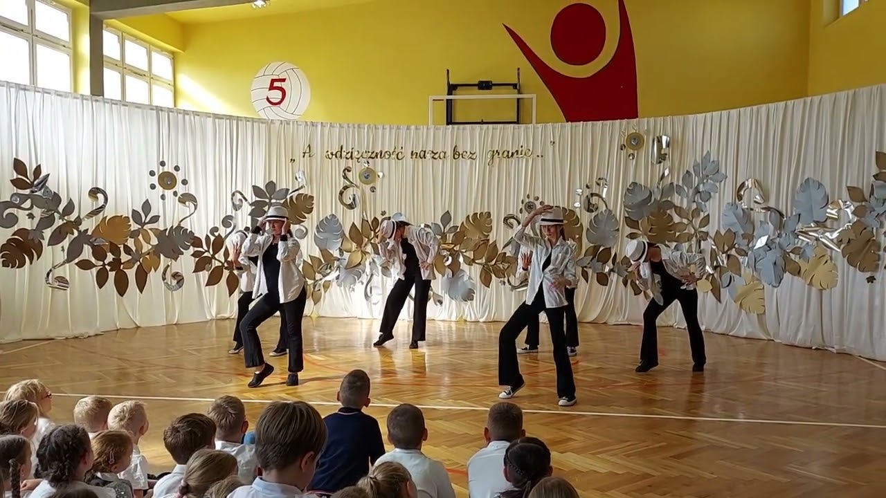 Gwiazdy ⭐️⭐️⭐️ układ z laskami i kapeluszami. Dzień Nauczyciela