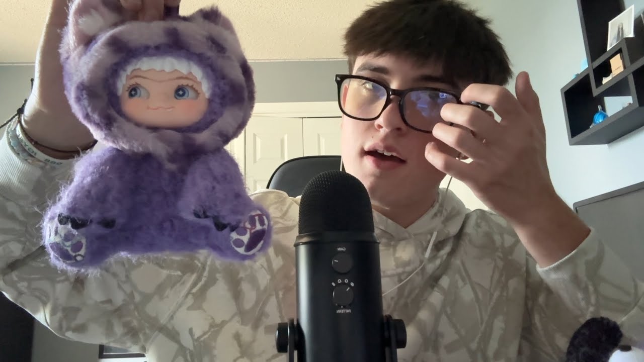 ASMR tapping on random objects | books, wakukus, glasses, etc. 