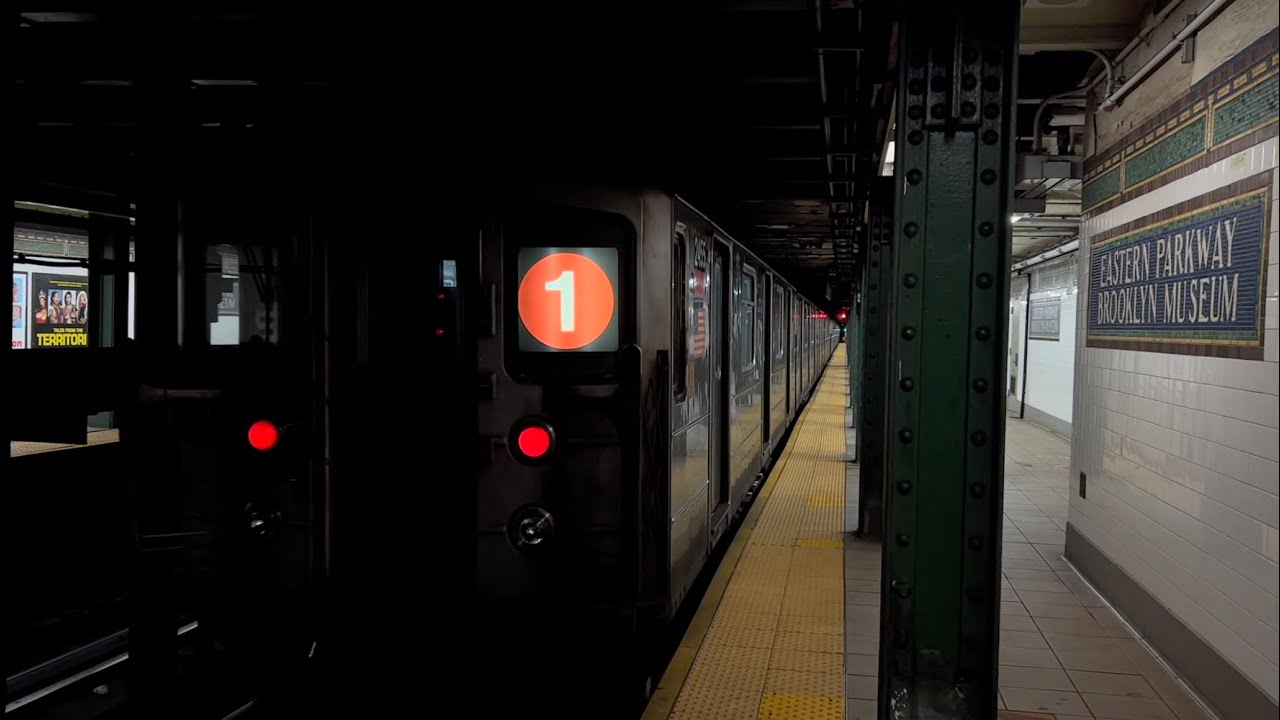 IRT Eastern Pkwy Line: (2) and (4) Local Trains @ Eastern Pkwy-Bklyn Museum (R62A, R142, R142A)