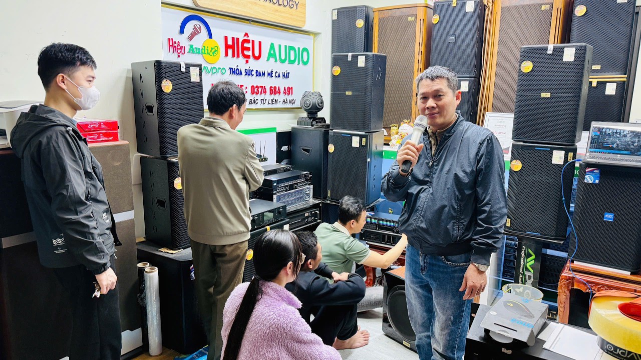 Khách Xếp Hàng mua Dàn Hát Karaoke tại Hiệu Audio ngày 26 TẾT 0374684491