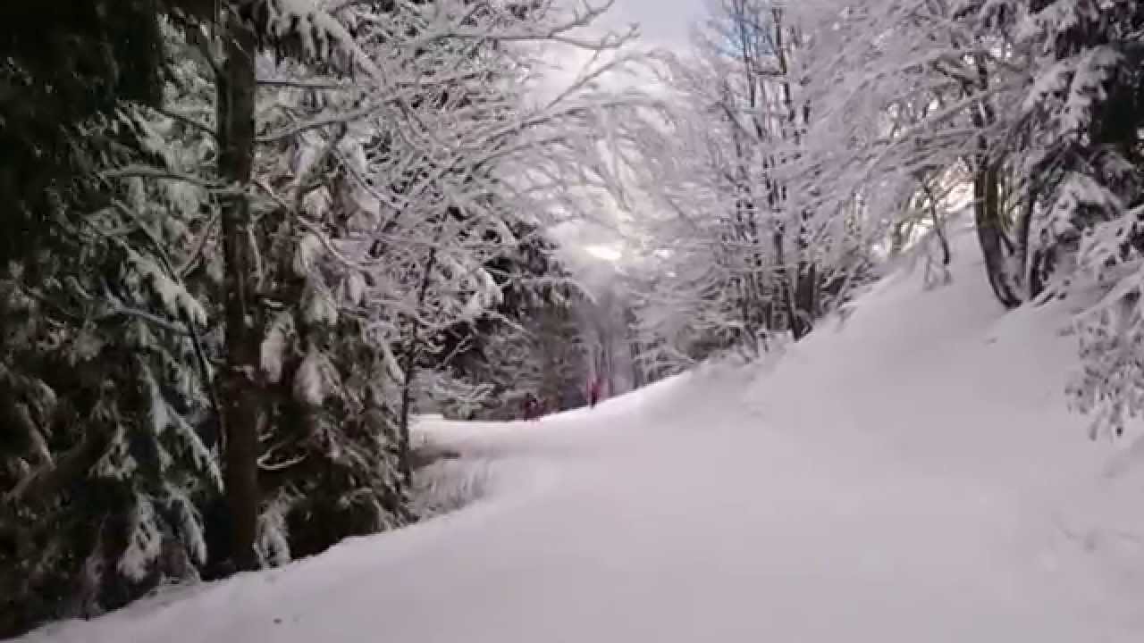 Snowboarding towards Doucy-Combelouvi&egrave;re in the French Alps