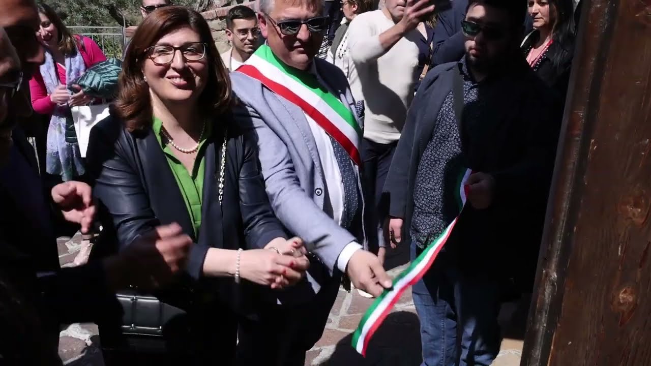 Il castello di Valsinni sarà gestito dalla Coop Oltre l’Arte: la cerimonia ufficiale di affidamento