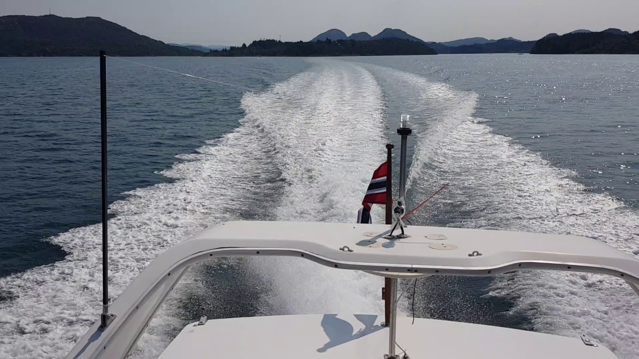 Bayliner 2858 with surface drive.