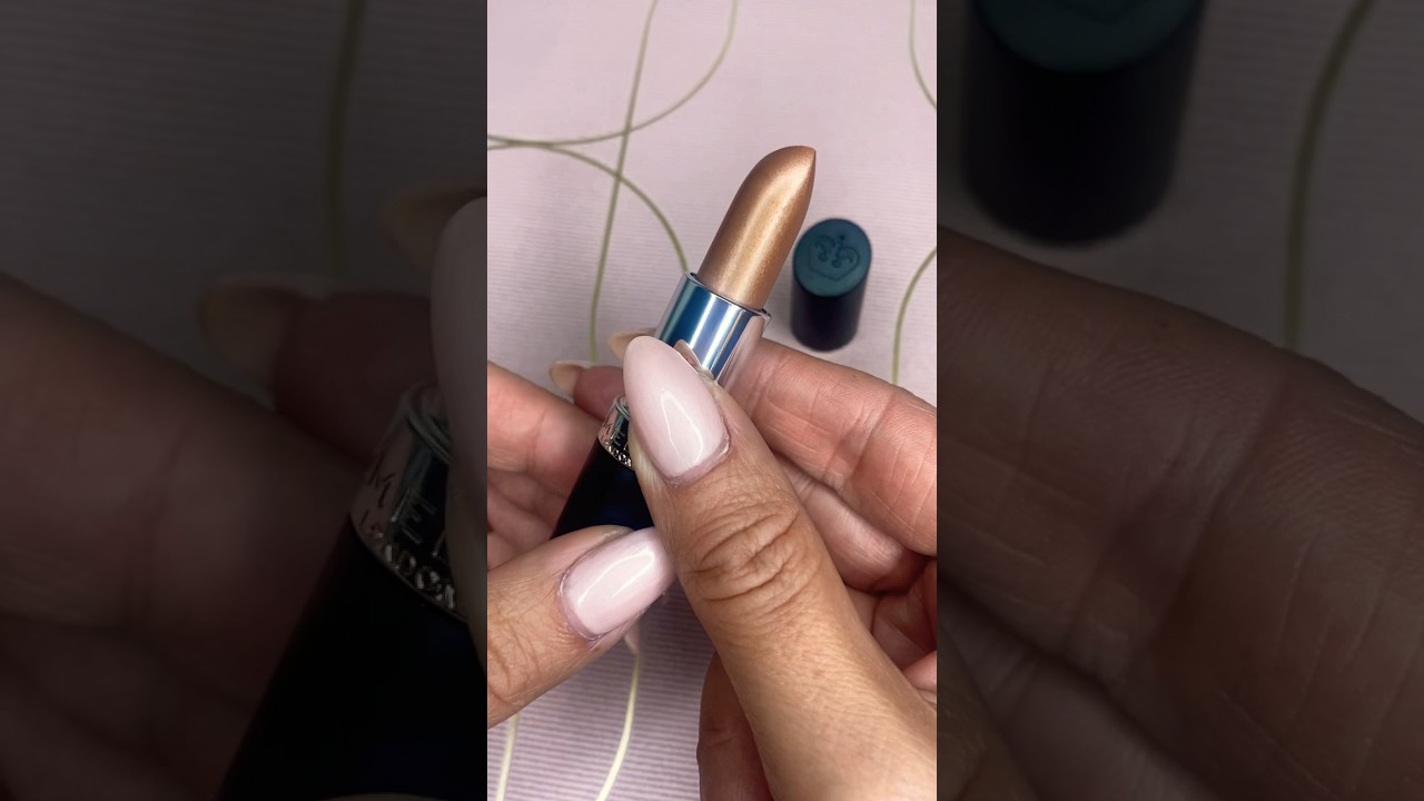 Rimmel Lipstick in the most beautiful Golden Bronze Shade No.901 Golden Dust @rimmellondon #rimmel