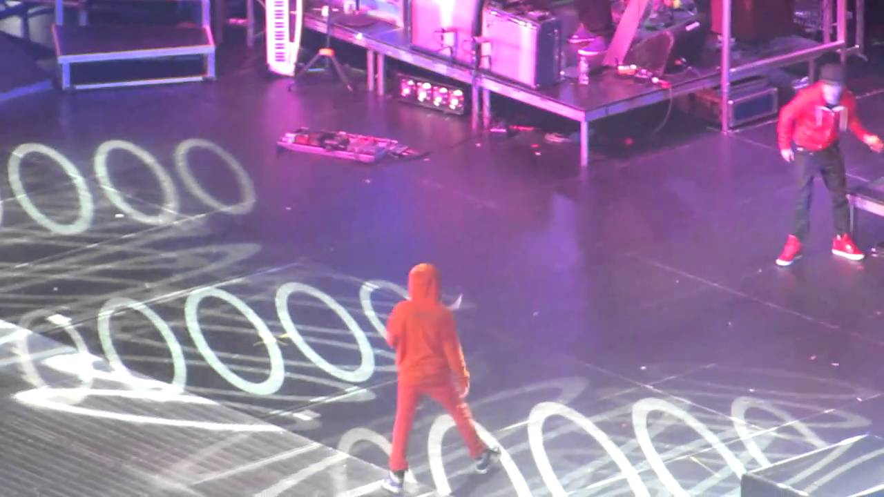 Justin Bieber and Jaden Smith Dancing (10/27/10)