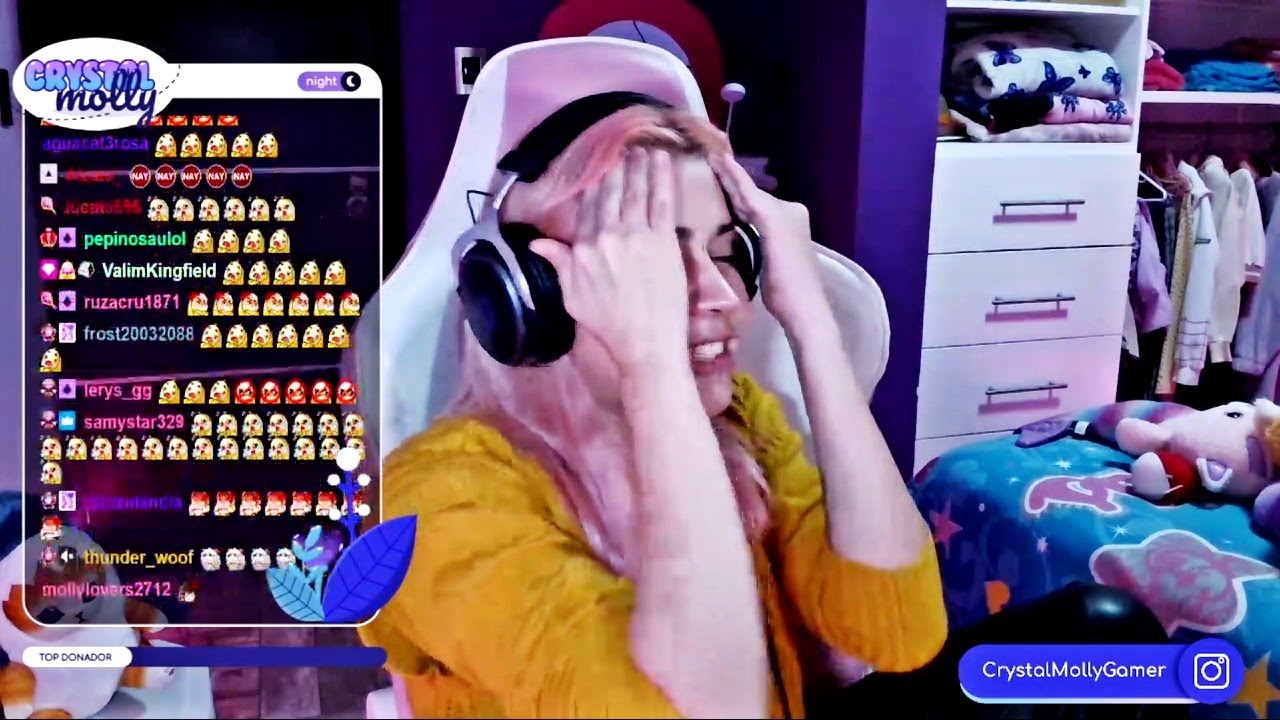 CRYSTAL MOLLY HABLA MOLESTA Y DECEPCIONADA SOBRE PERSONAS QUE APOYÓ Y SE LO TIRARON EN CARA