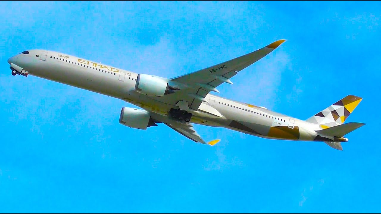 20 Minutes of London Heathrow Airport Plane Spotting - RW27L Departures