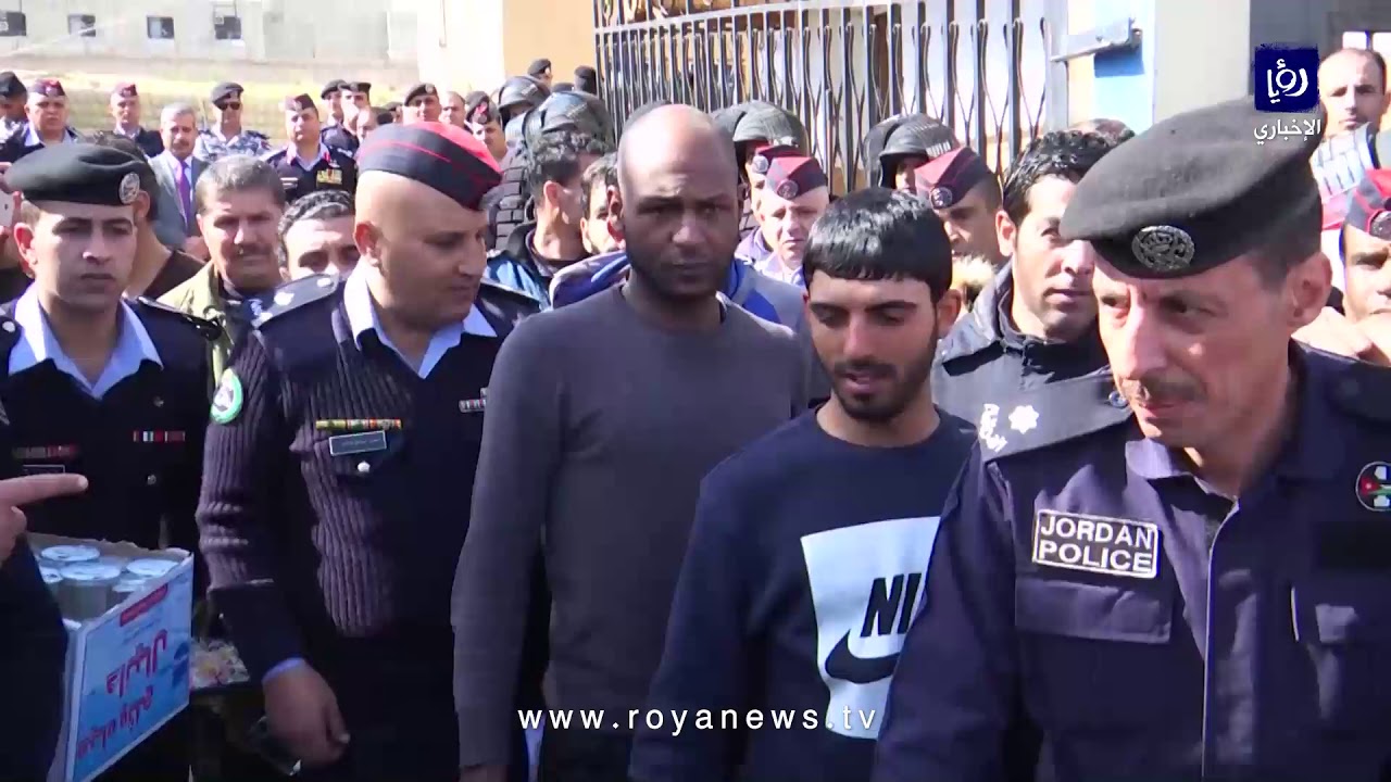 في موقف انساني شاهد اللحظات الاولى للافراج عن المشمولين بالعفو العام من "سجن ماركا"