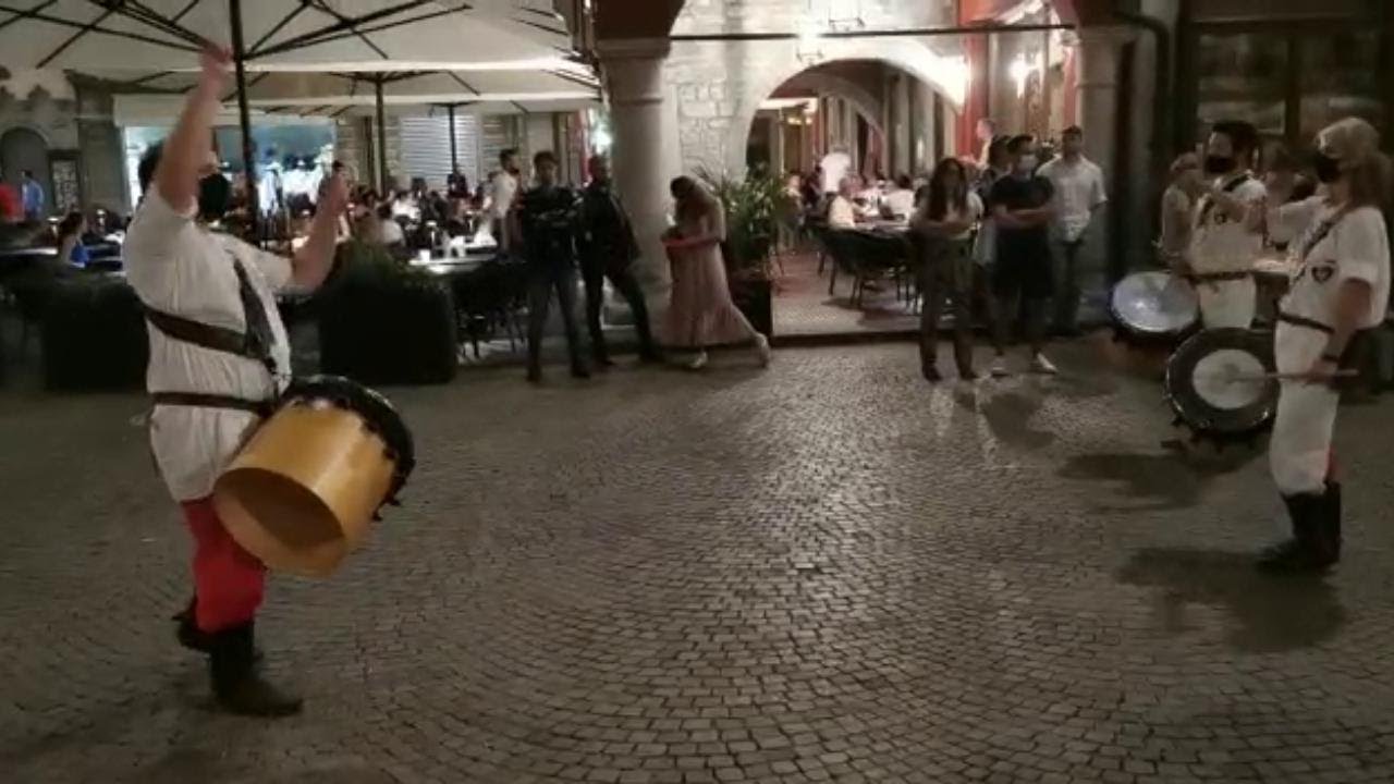 Il Covid non ferma lo spirito della festa di San Donato a Cividale: in piazza rullano i tamburi