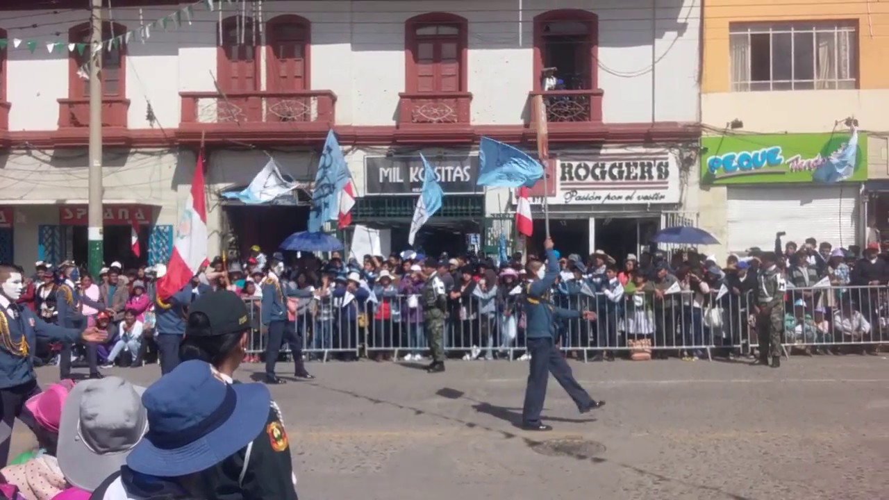 Desfile del colegio Politécnico Regional del Centro.