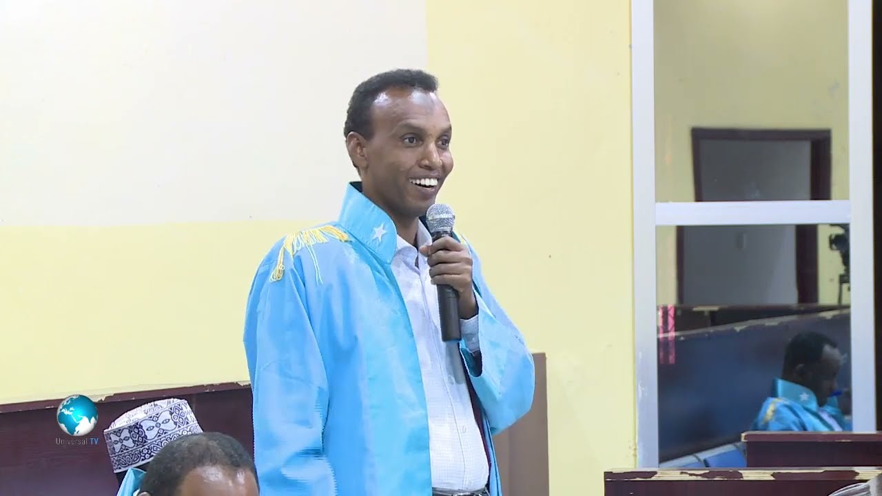 Abuukaate Dudaaye iyo  Su'aalo weydiintiisa eedeysane Saabir Xasan Cabdinuur.