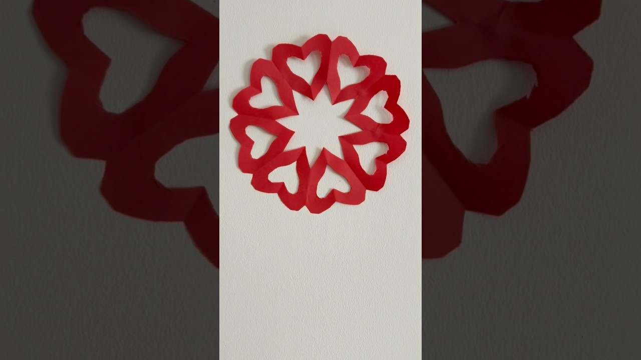 Flocon de neige en forme de c&oelig;ur tuto d&eacute;coupage pliage facile origami Saint-Valentin f&ecirc;te des m&egrave;res