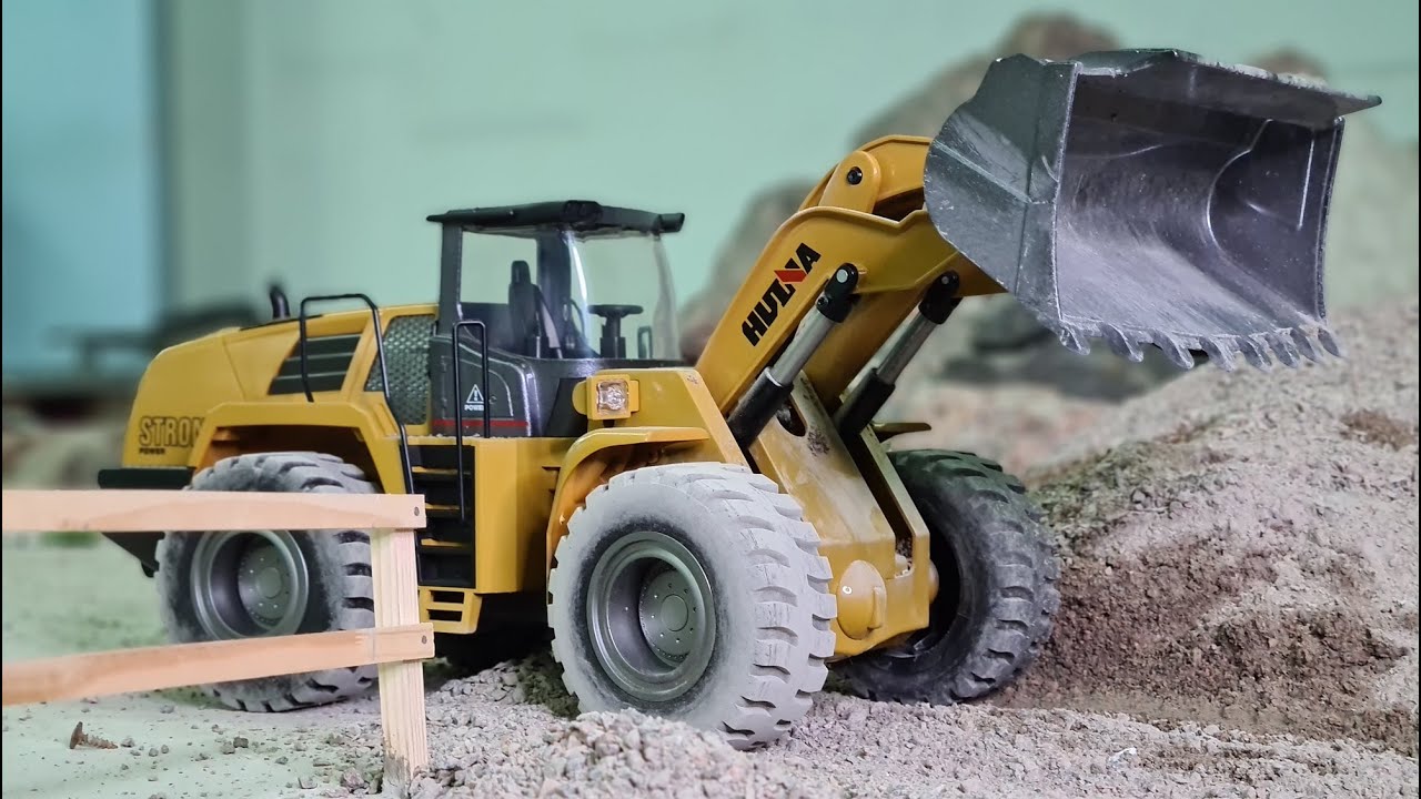 Китайская HUI NA model 1583 scale 1/14. Это уже не игрушки