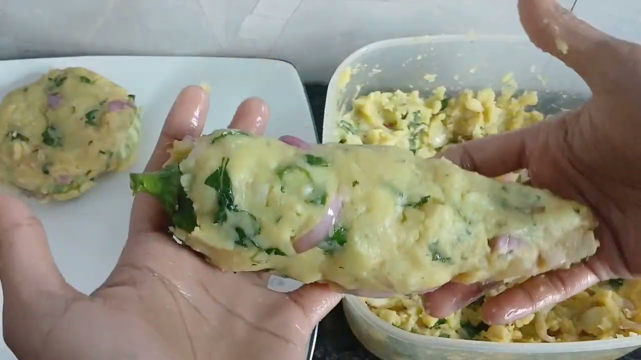 আলুর পুর দিয়ে বানালাম বেগুনি ও মরিচি