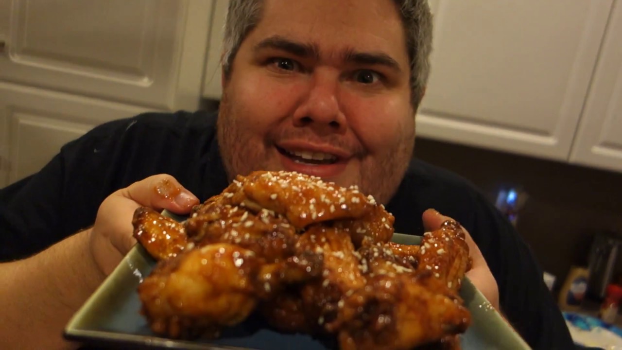 HONEY SRIRACHA CHICKEN WINGS!
