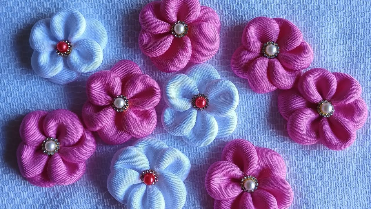 FLOR BOLEADA COM BOTAO BOMBÊ.