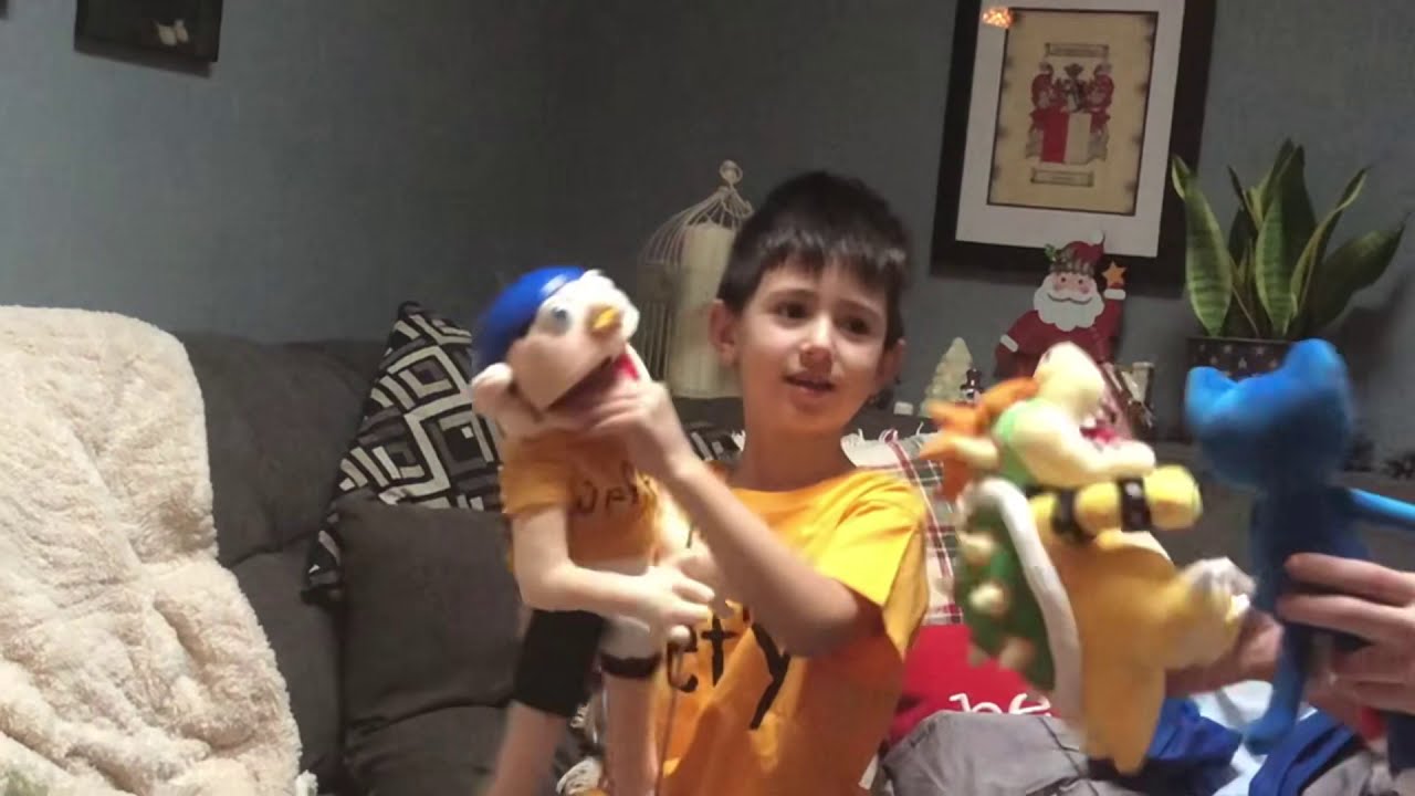It’s Christmas 🎄 time to unwrap and open presents 🎁 with Erick’s new favorite puppet Jeffy