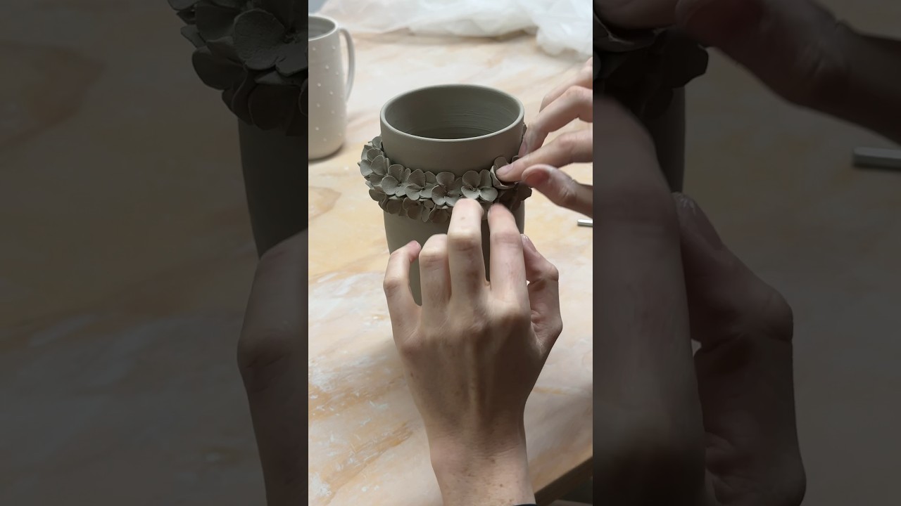 11/31 - Barbamama flower vase 🖤 #pottery #ceramics #poterie #ceramique #smallbusiness