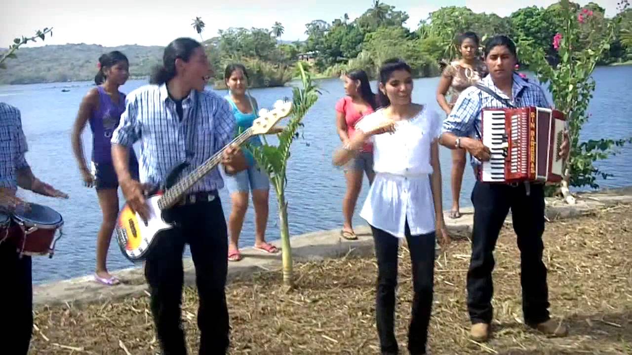 ¨Morena Linda¨ Grupo musical Sin Barreras.