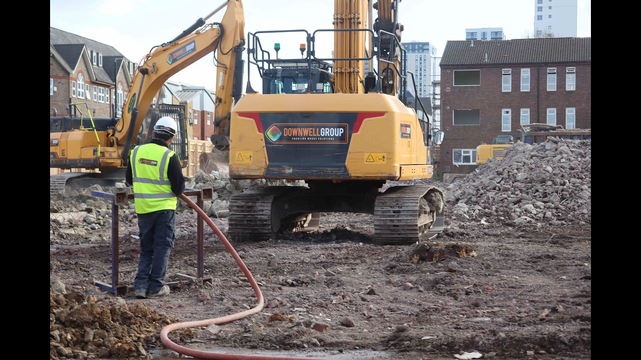 30 ton digger at work in Sutton Day 18 (11.03.2026)