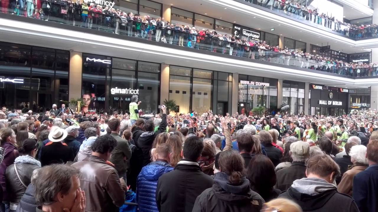 Symphonic Mob 2016 Mall of Berlin - Kent Nagano - Pilgerchor by Wagner