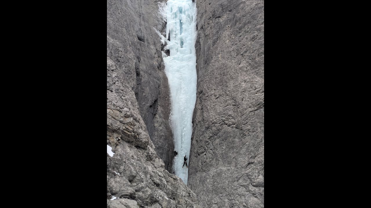 Ice climbing Wicked Wanda