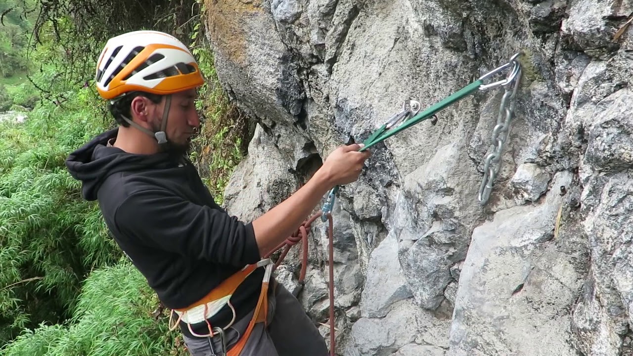 Montaje de estaciones en escalada deportiva
