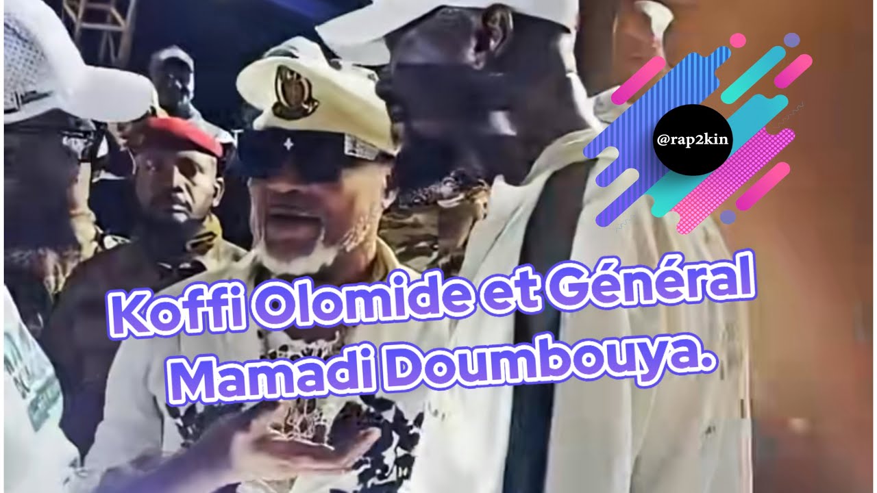 Koffi Olomide, G&eacute;n&eacute;ral Mamadi Doumbouya partagent un moment de danse.