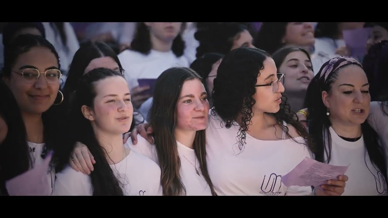 שירת המונים עם יודי ורונית-קול משפחתי I אולפנת בני עקיבא 'אמנה' כפר סבא I יודי טייטלבום  🎸