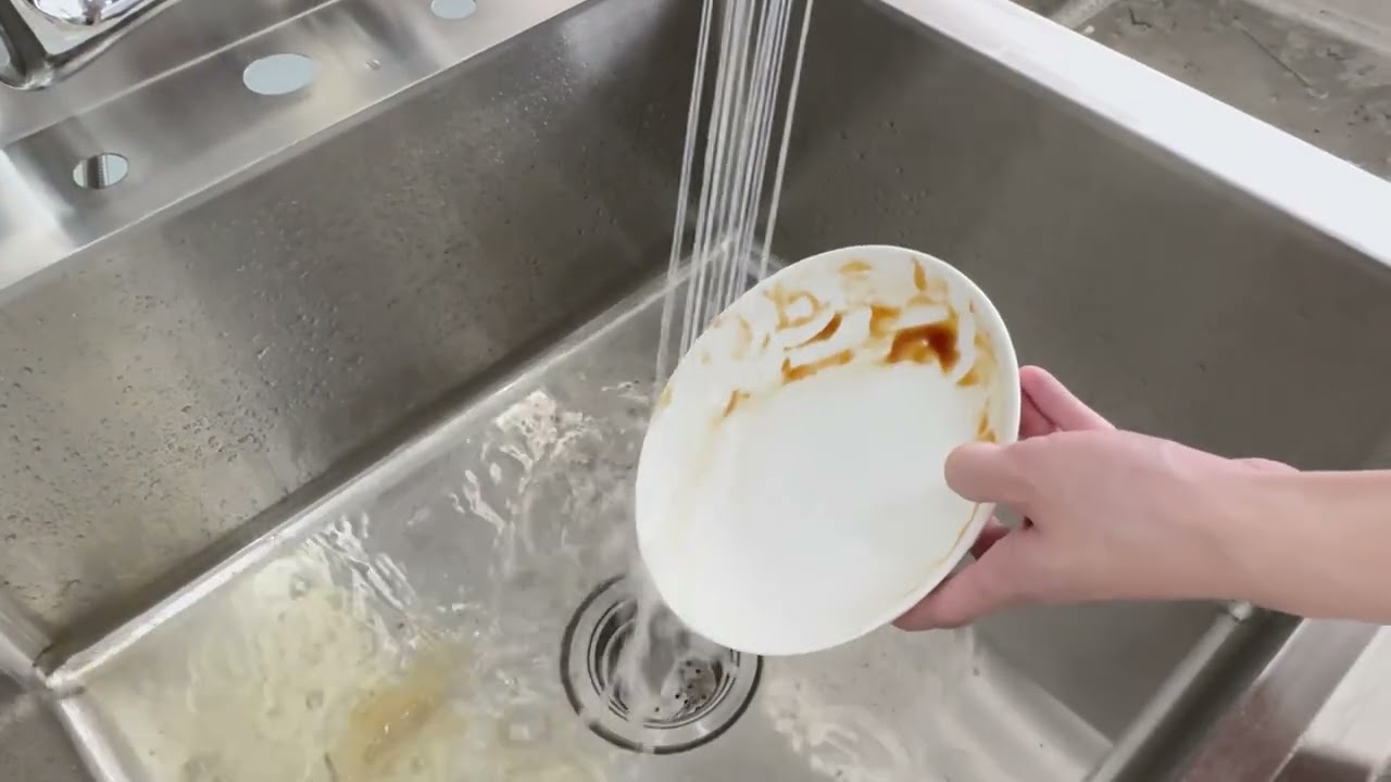 See the Perfect Flow of Our Kitchen Faucet in Action! 💧