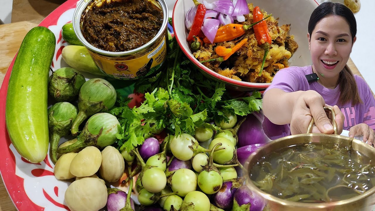 กะปิคัวสุกคลุกข้าวสวยร้อนๆกินคู่ผักสด มีซุปกระเจี๊ยบซดคล่องคอ ผัดเห็ดนางฟ้าภูฐาน ปลาส้มทอด
