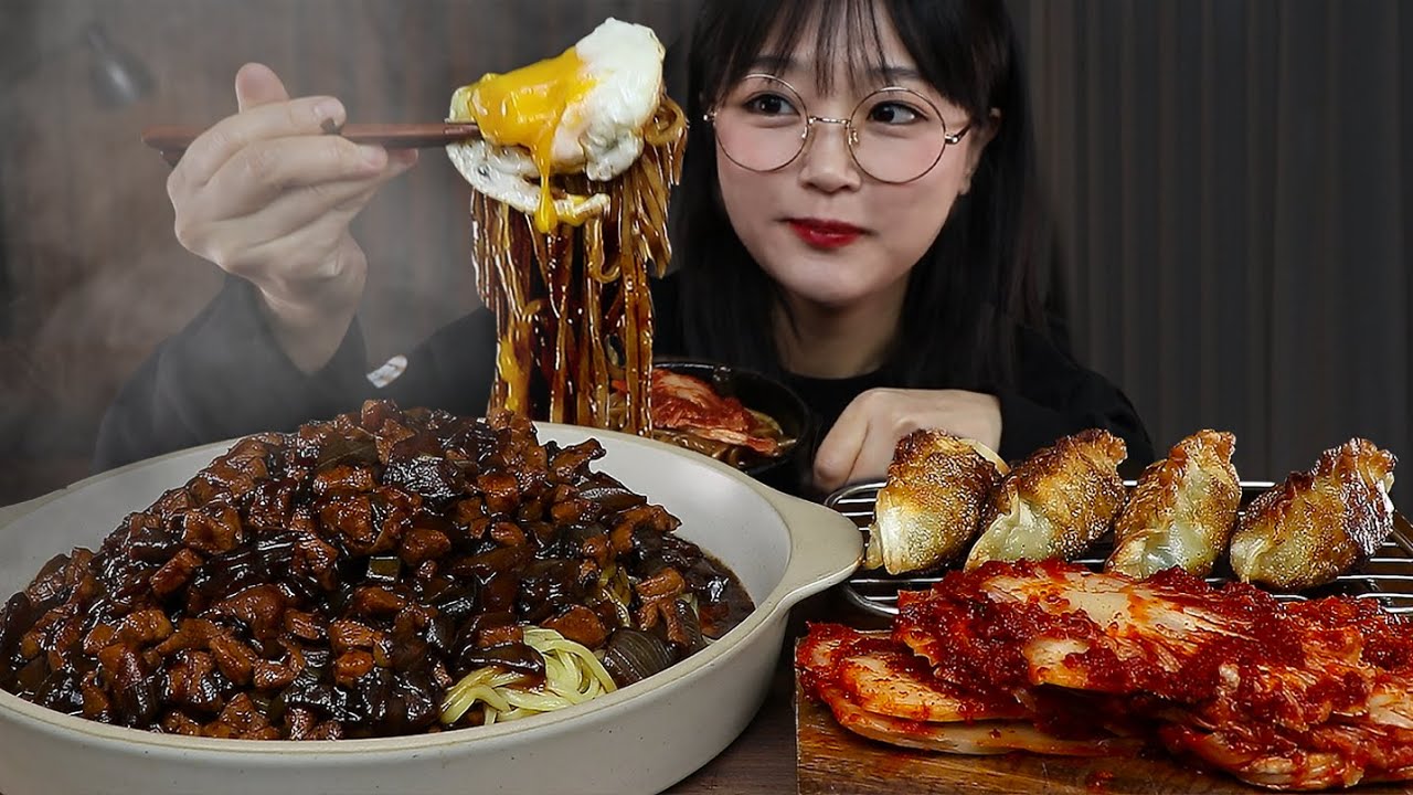 АСМР ЕДА Лапша с черной фасолью & Жареные пельмени | MUKBANG | EATING SHOW