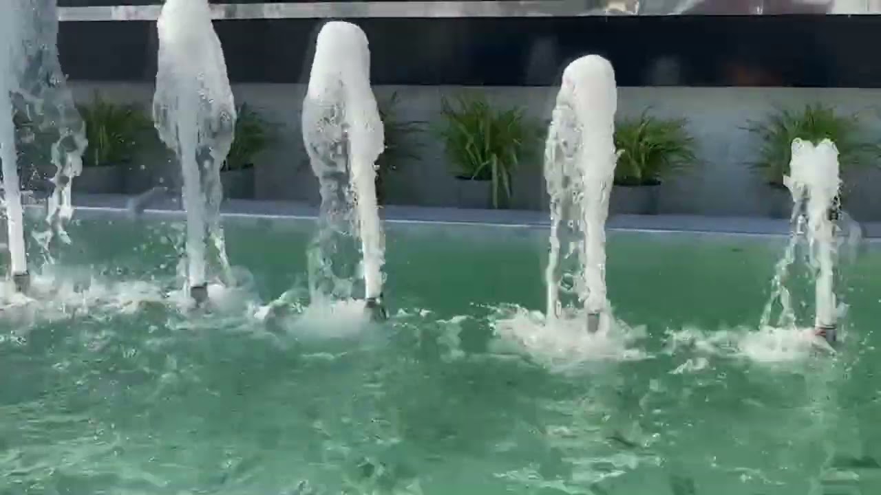 น้ำพุหน้าโรงงาน  น้ำพุฟองเบียร์