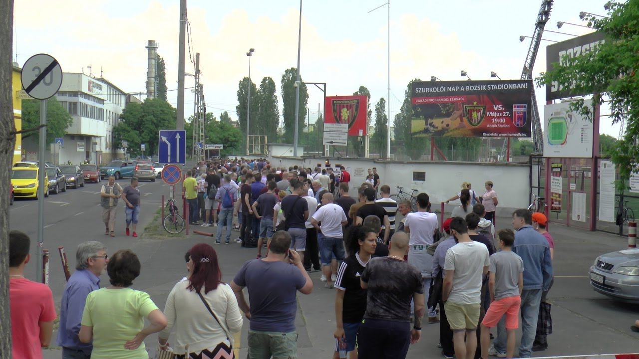 Szívszorító történet a kisfiú jegyéről; roham a pénztáraknál a „bajnoki döntőre”