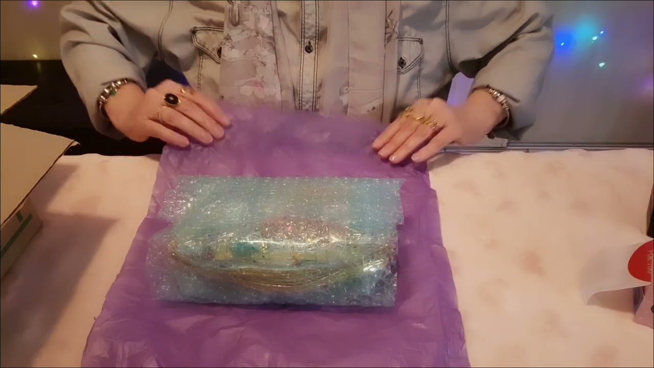 Asmr français, je prépare le petit colis de 