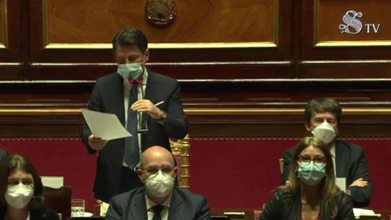 Crisi governo, cori e fischi al termine del discorso di Conte: Casellati richiama all'ordine