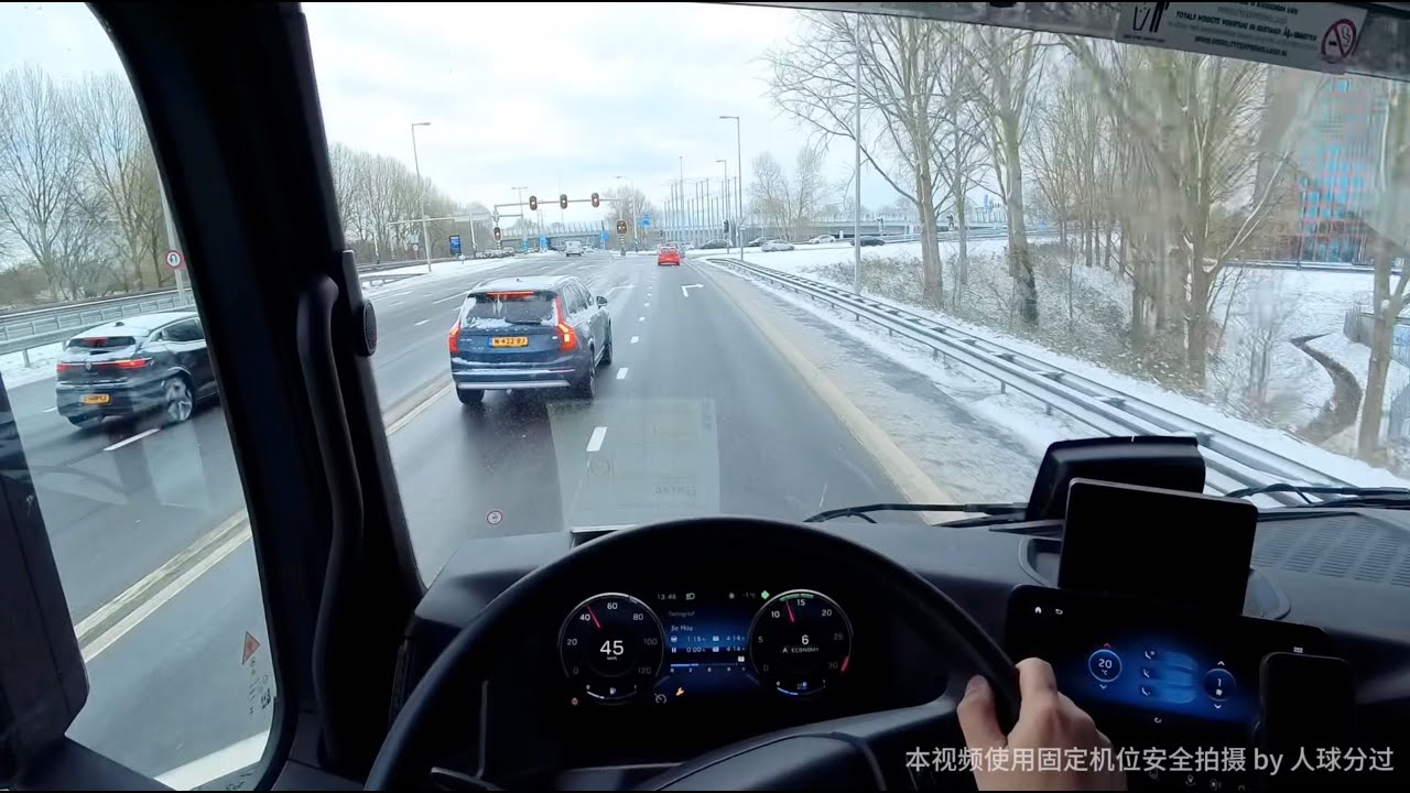 POV卡车驾驶第一视角/荷兰好久没下这么多雪了/Driving in Netherlands/固定机位安全拍摄