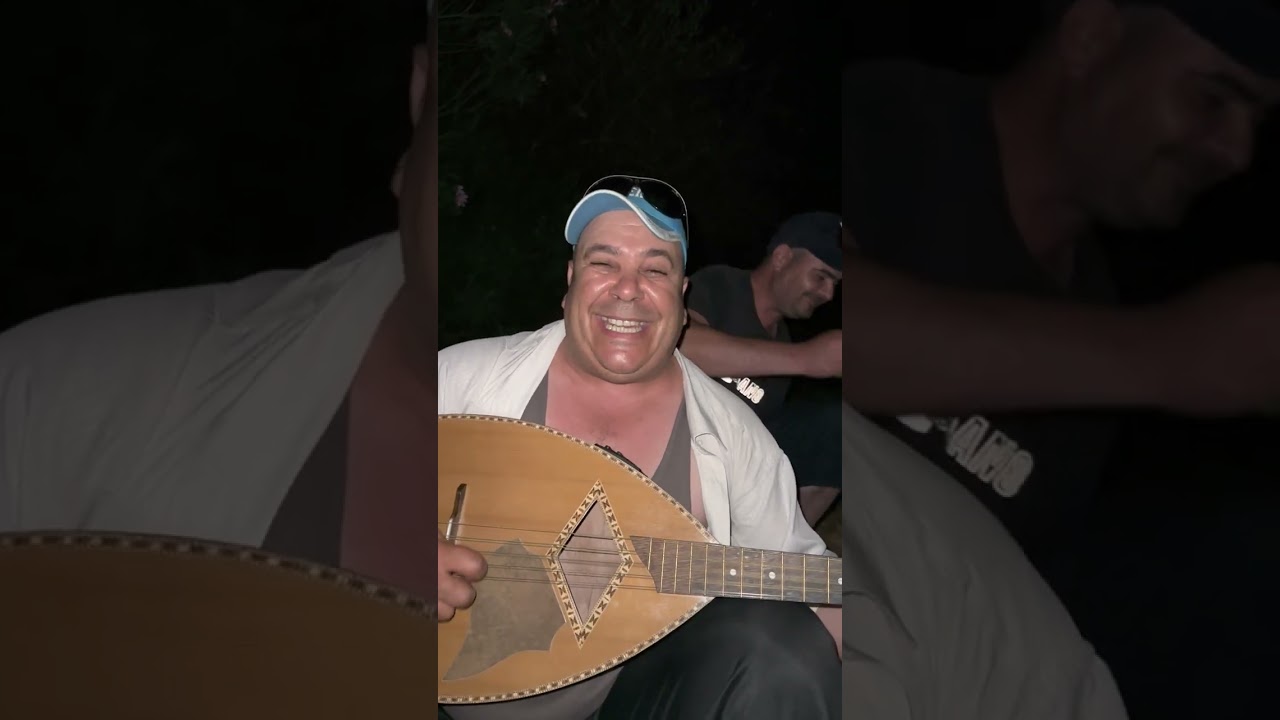 Da rabah ouvegache avec le grand artiste mokrane connu sous le pseudo el Baki 3aliya