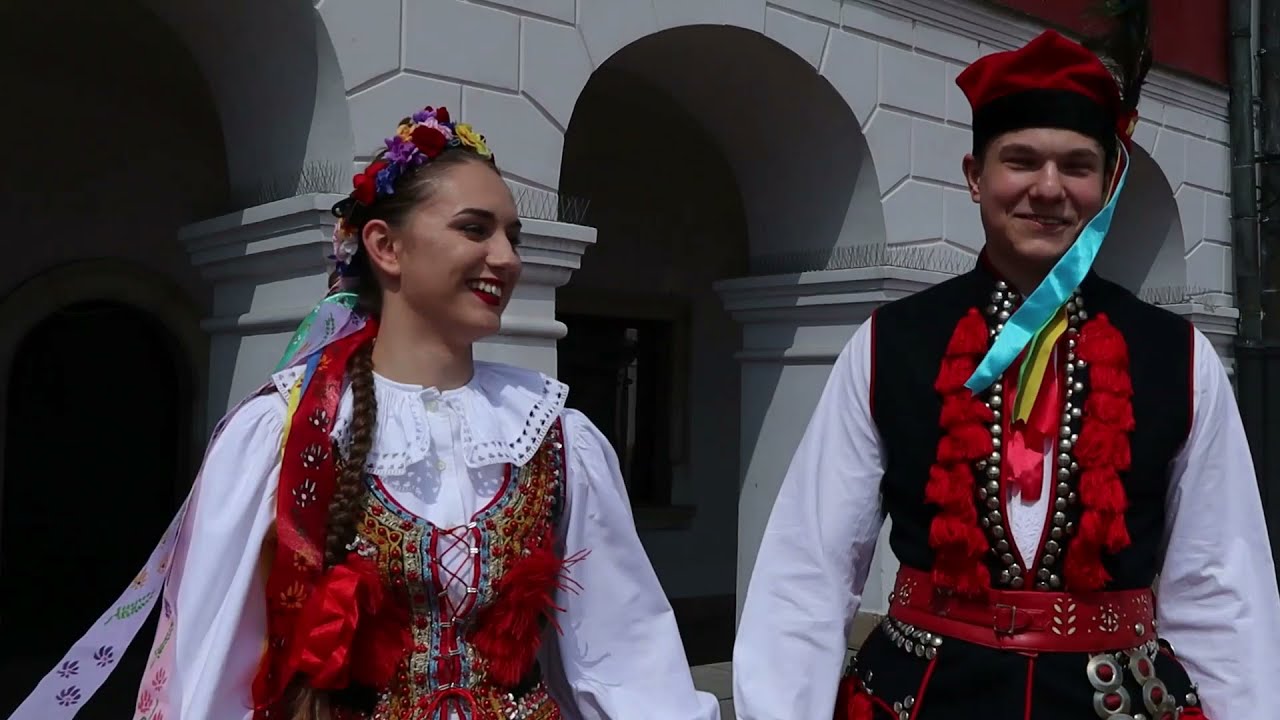Moda na folklor - strój krakowski :)