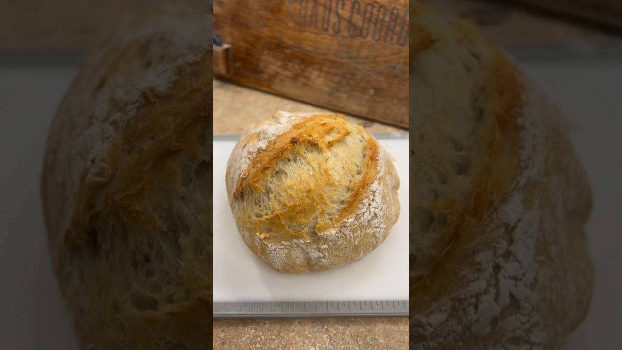 Хлеб с хрустящей корочкой из голландской печи без замеса, без закваски и всего 4 ингредиента #хле...
