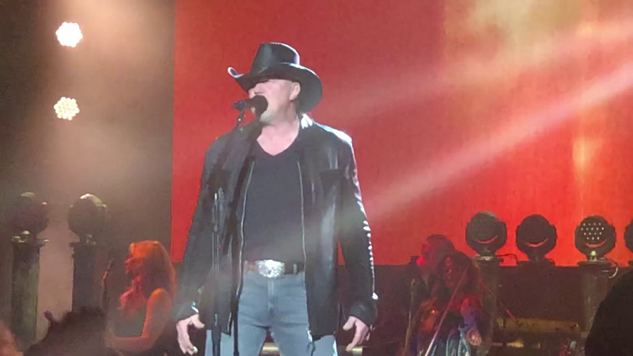 Trace Adkins- Honky Tonk Badonkadonk live in Spokane