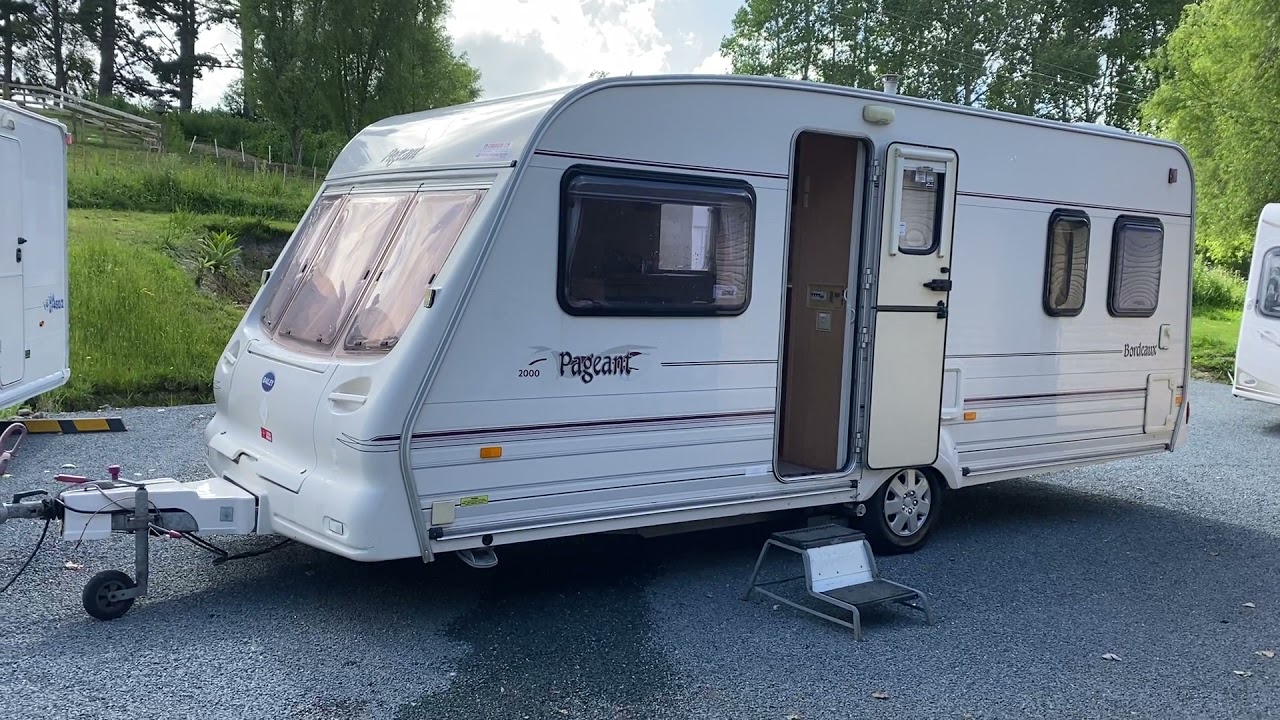 2000 Bailey Pageant Bordeaux 4 berth fixed side bed caravan walk around