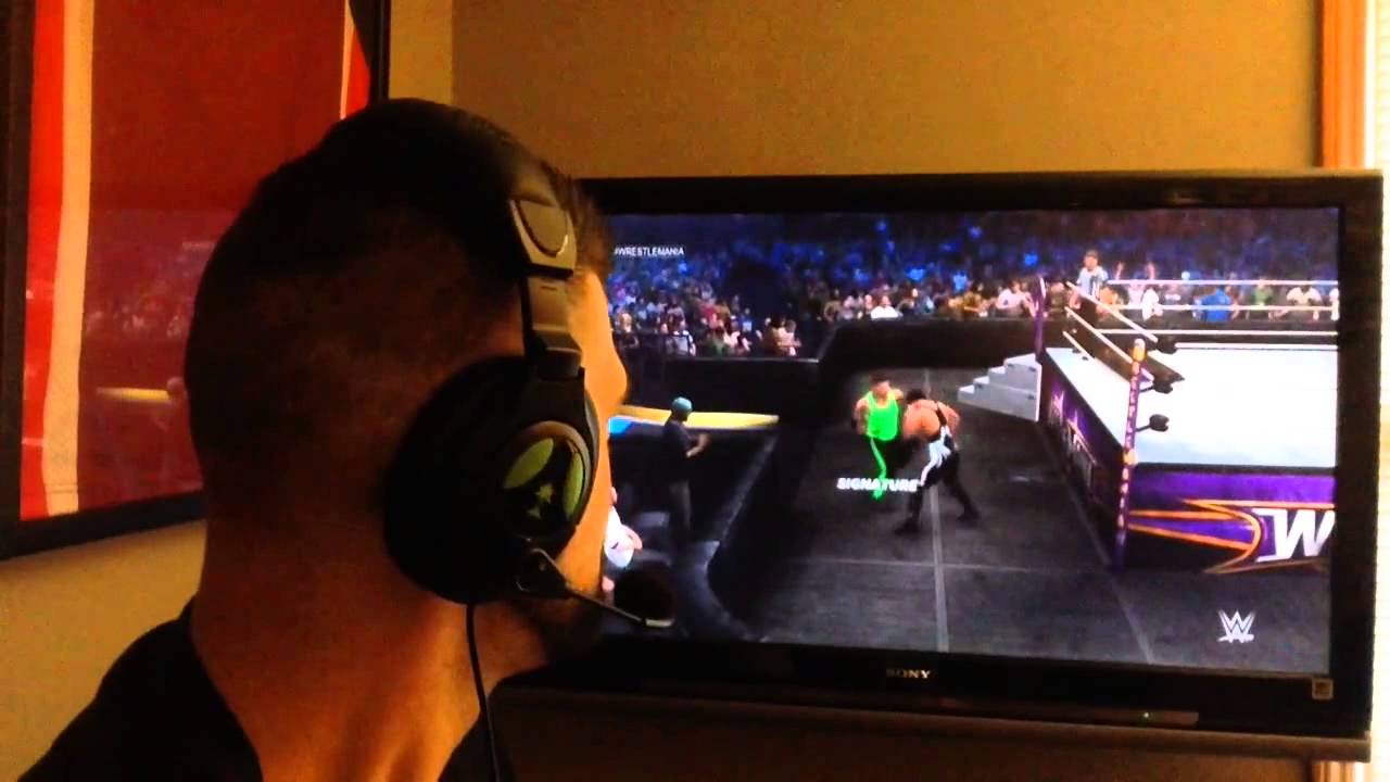 Дюхоп играет Дюхопа против Стинга в WWE 2k15 для Xbox 360