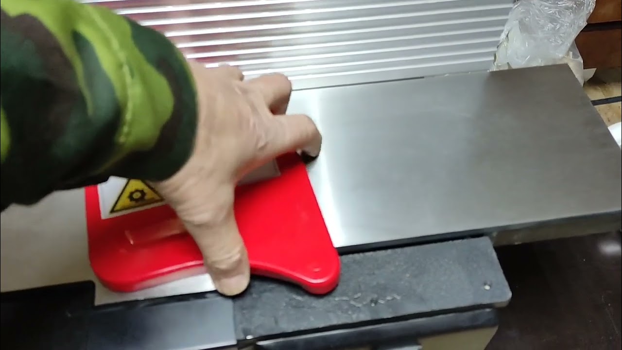 Маленький, да удаленький! Обзор фуговального станка JIB 22102 hl.