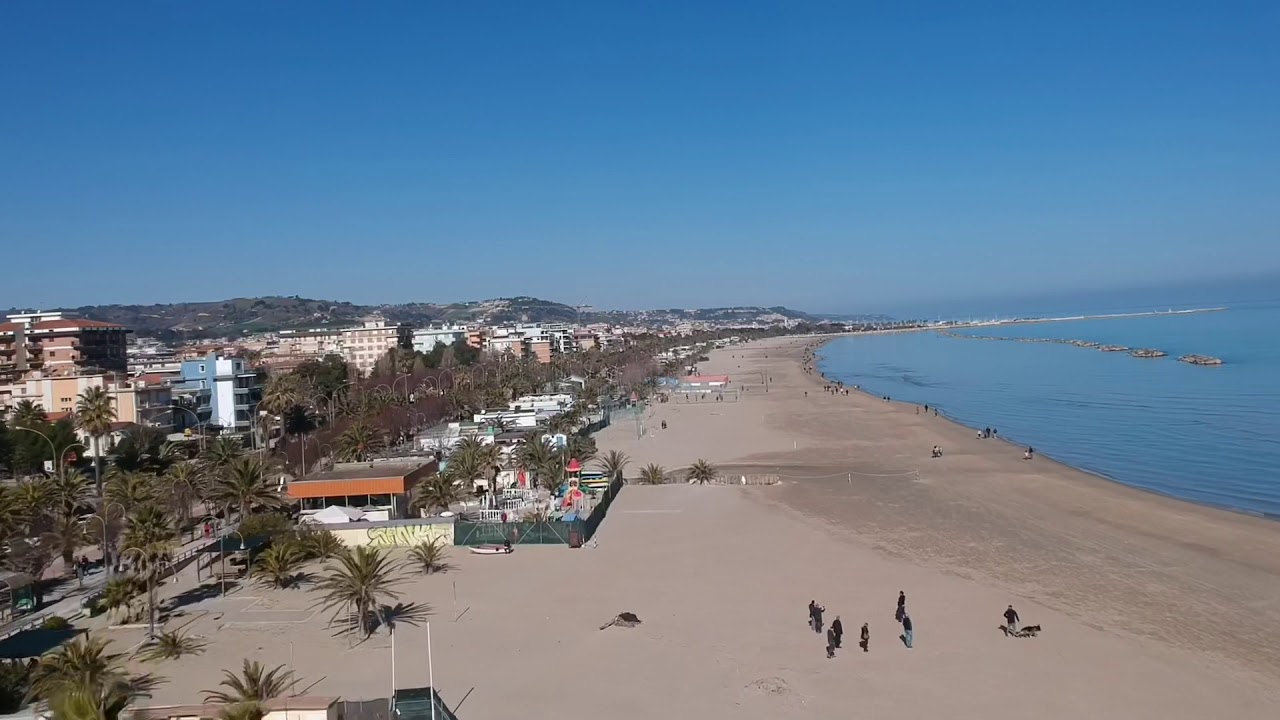 #dji #drone #mavicair2 Pasqua 2019 a San Benedetto del Tronto , 4km di spiaggia