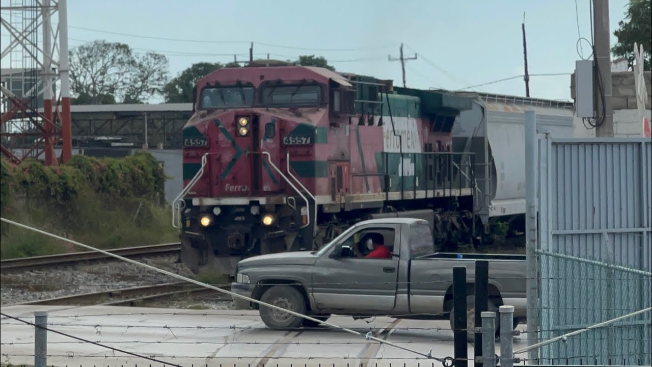 Demasiada imprudencia! Locomotora poseída de FXE! 36 trenes FXE y CPKC a toda potencia.