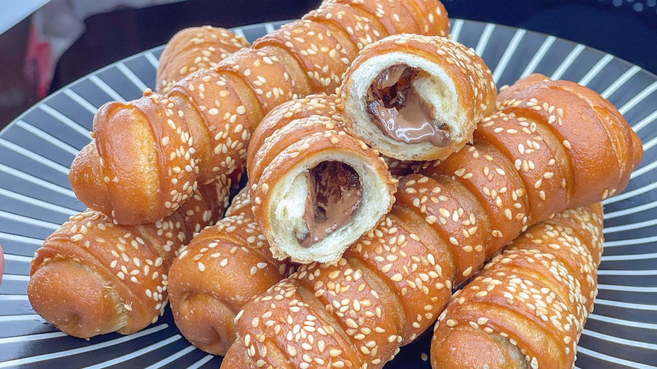 جربيها راح تولي مدمنة عليها 😍 فطائر محشية بالشوكولا 👌🏻 قرمشة ولذة لا تقاوم بدون فرن وبكمية كبيرة