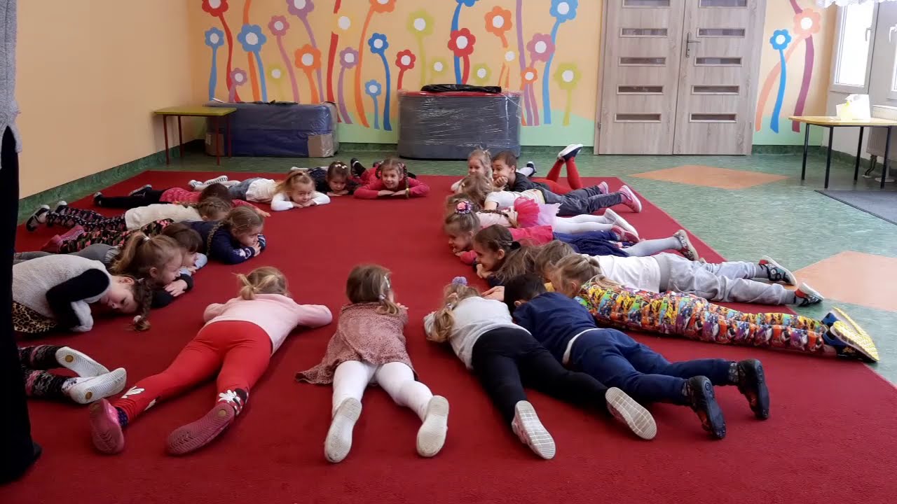 Zabawa ruchowa dla dzieci  -  zajęcia taneczne w przedszkolu -  Centrum Edukacji Anna Machmar
