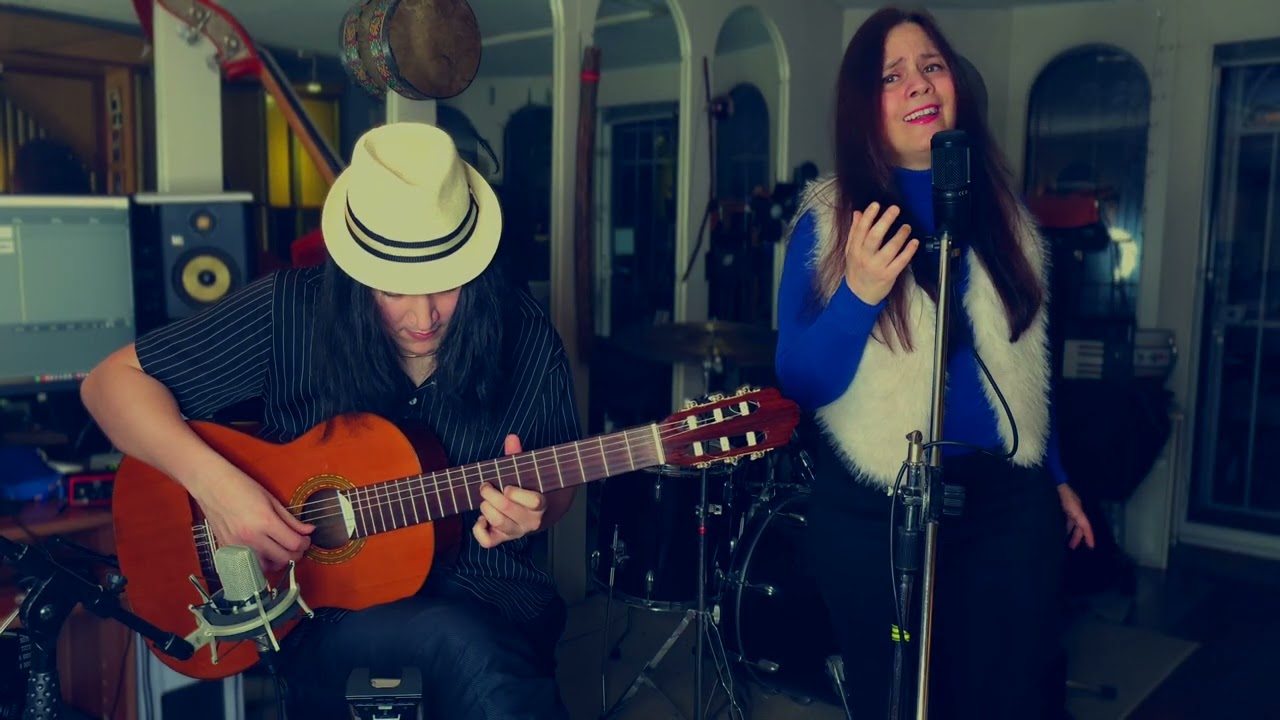 Cantando by Mercedes Simone 